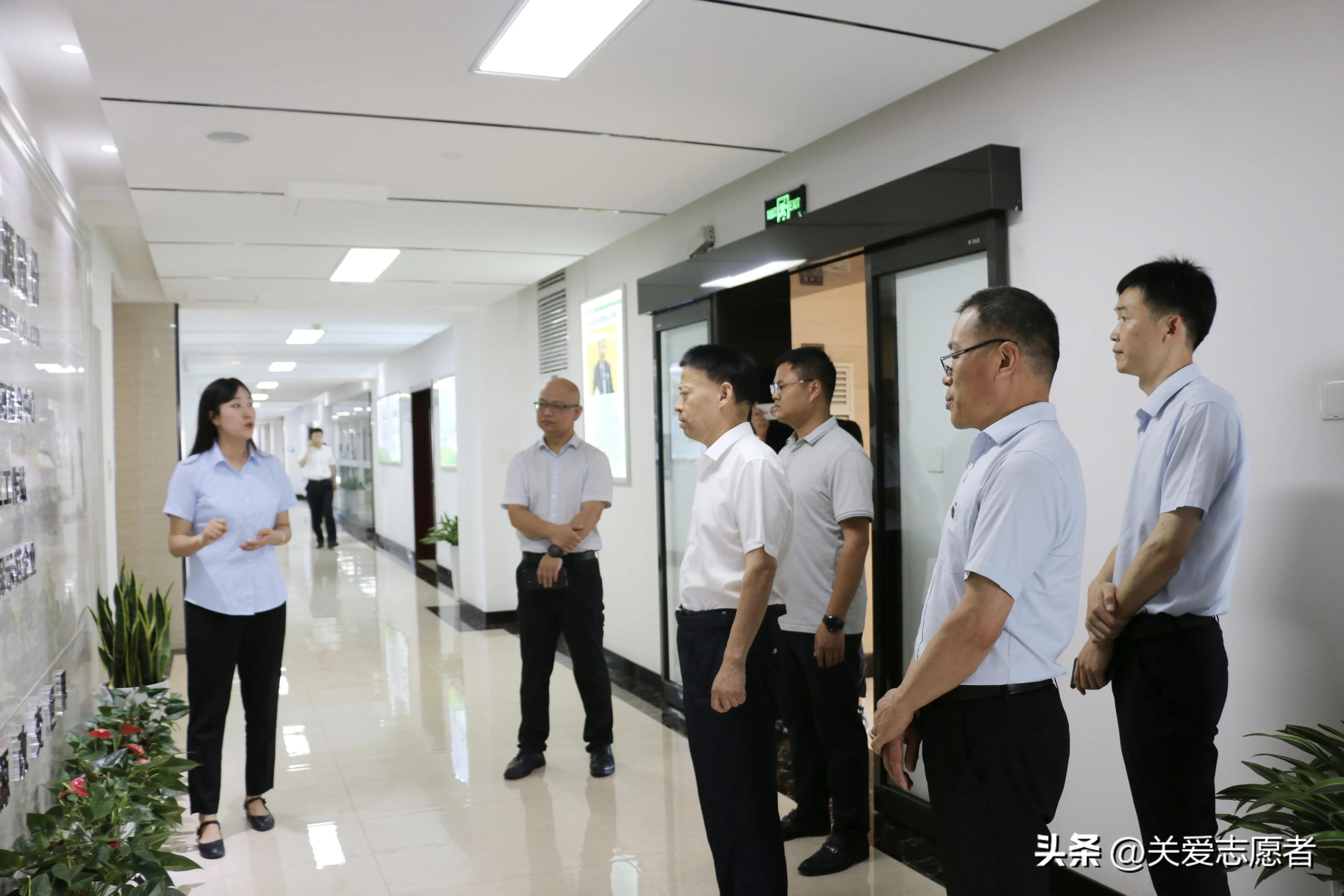 郑东新区见义勇为协会秘书长郭杰一行莅临万江新能座谈交流